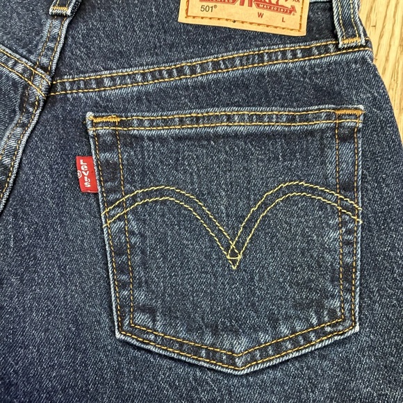 LEVI'S WOMEN'S ORIGINAL 501 HIGH RISE DARK BLUE JEAN SHORT 23 - Picture 8 of 16